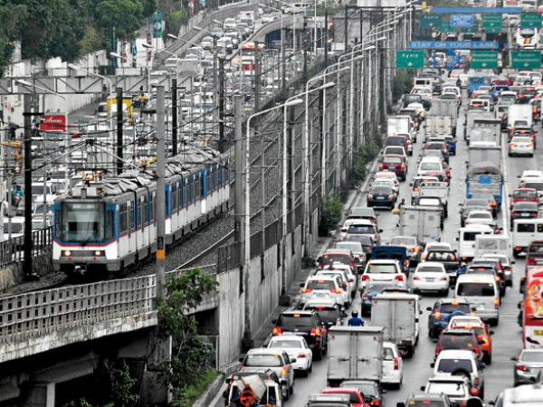 உலகநாடுகளில் நிலவும் வியக்கவைக்கும் போக்குவரத்து பரபரப்புகள்..!!