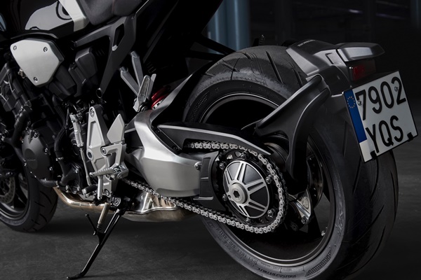 கஃபே ரேஸர் ஸ்டைலுக்கு மாறிய புதிய ஹோண்டா சிபி1000ஆர் பைக்!