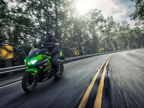 இந்தியா வரும் புதிய கவாஸாகி நின்ஜா 400 பைக் அறிமுகம்!