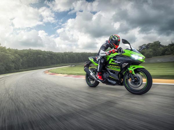 இந்தியா வரும் புதிய கவாஸாகி நின்ஜா 400 பைக் அறிமுகம்!