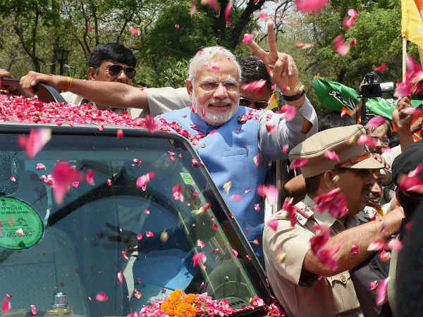 புதிய இந்தியாவை உருவாக்க புதிய காரில் ஏறிய பிரதமர் மோடி!