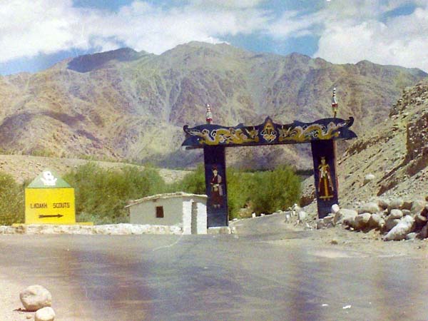 வாகன போக்குவரத்துக்கு ஏதுவான உலகின் மிக உயரமான சாலை!