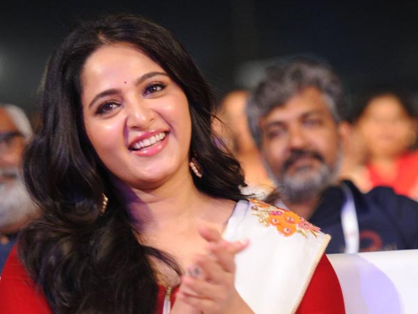 டிரைவருக்கு ரூ.12 லட்சத்தில் கார் வாங்கி பரிசளித்த நடிகை அனுஷ்கா?