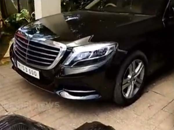 மத்தளத்திற்கு ரெண்டு பக்கமும் இடி நிலையில் நடிகை அமலாபால்!