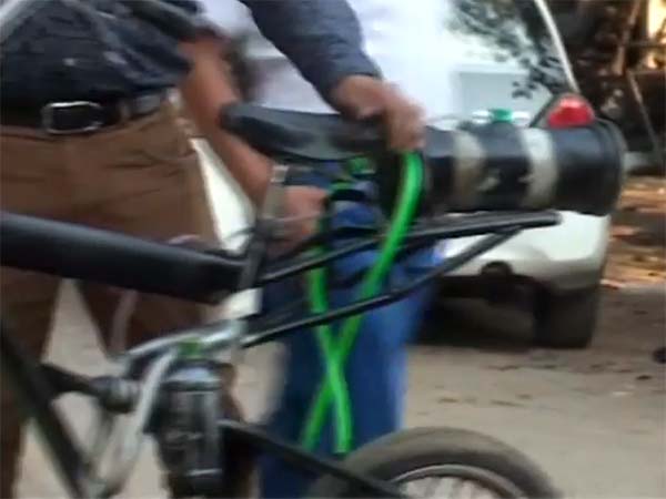  தண்ணீரில் ஓடும் மோட்டார்சைக்கிளை உருவாக்கிய 10ம் வகுப்பு மாணவன்!