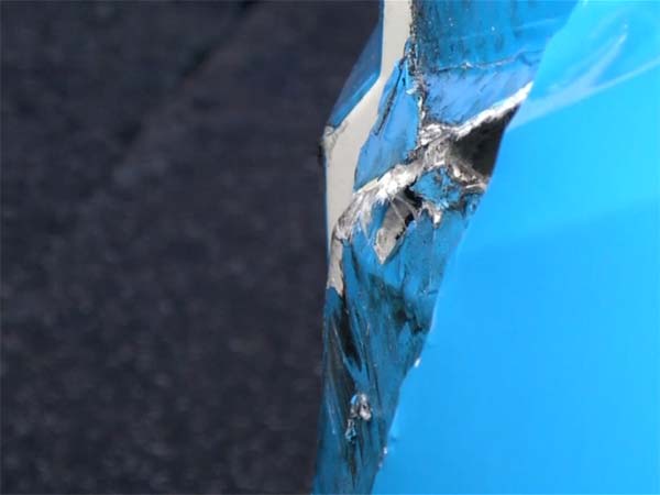 சோதனையின் போது விபத்திற்குள்ளான தானியங்கி வேன்..!! சோதனையின் போது விபத்திற்குள்ளான தானியங்கி வேன்..!!