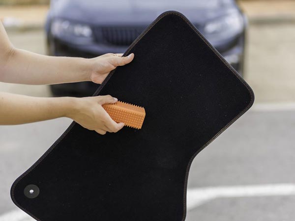 காரில் சிகரெட் வாடயை போக்குவதற்கான சில டிப்ஸ்! காரில் சிகரெட் வாடயை போக்குவதற்கான சில டிப்ஸ்!