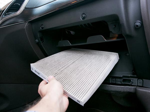 காரில் சிகரெட் வாடயை போக்குவதற்கான சில டிப்ஸ்! காரில் சிகரெட் வாடயை போக்குவதற்கான சில டிப்ஸ்!