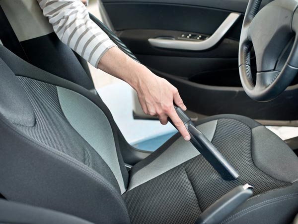 காரில் சிகரெட் வாடயை போக்குவதற்கான சில டிப்ஸ்! காரில் சிகரெட் வாடயை போக்குவதற்கான சில டிப்ஸ்!