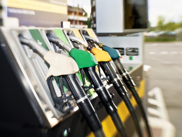 யூனிகார்ன் பைக்கிற்கு 17 லிட்டர் பெட்ரோல் போட்ட பங்க்..!!