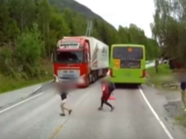 சிறுவனை காப்பாற்ற அசாத்திய டிரைவிங் செய்த டிரக் ஓட்டுநர்..!!