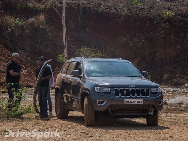 சைஃப் அலி கான் கராஜில் இணைந்த ஜீப் கிரான்டு செரோகி கார்..!!