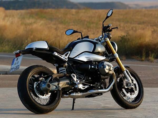  பிஎம்டபிள்யூ பைக் ஷோரூமுக்கு விசிட் அடித்த நடிகர் சிம்பு!