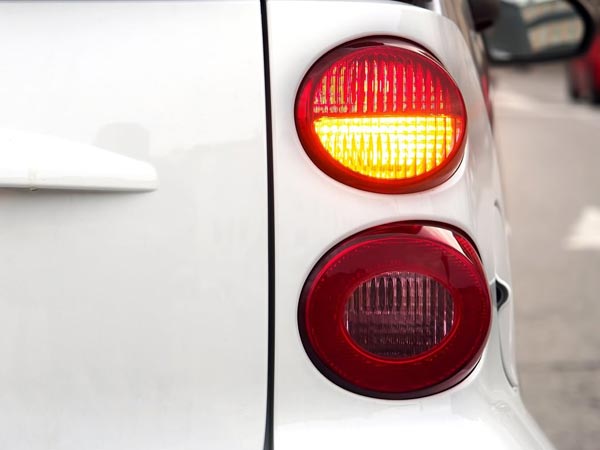 கார் இன்டிகேட்டர் ஒலி உருவானதன் பின்னணி இதுதான்..!!