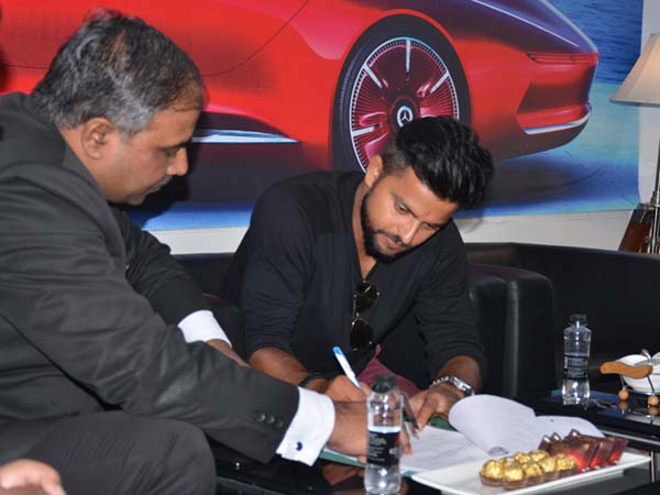 வங்கி கடனில் மெர்சிடிஸ் எஸ்யூவி காரை வாங்கிய சுரேஷ் ரெய்னா!