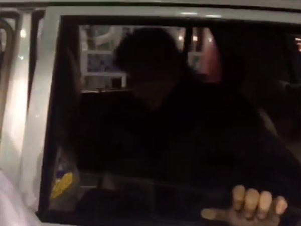 ஷாருக்கானுக்கு சான்ட்ரோ காரில் லிஃப்ட் கொடுத்த மம்தா பேனர்ஜி..!!