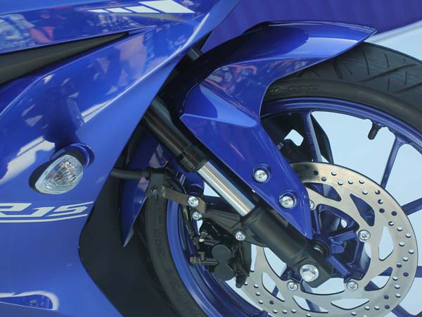 புதிய யமஹா ஆர்15 வி 3.0 மற்றும் ஆர்3 பைக்குகளின் இந்திய வருகை விபரம்!