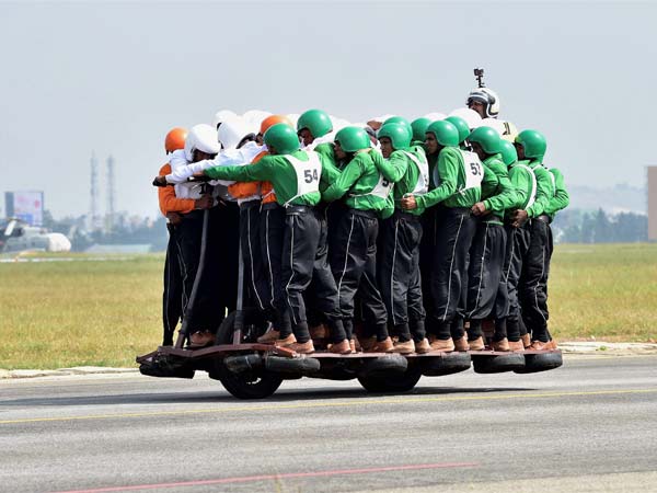 ராயல் என்ஃபீல்டு பைக்கில் இந்திய ராணுவ வீரர்கள் உலக சாதனை..!