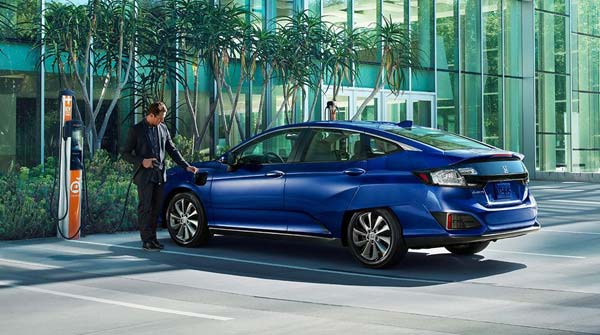 மின்சார கார்கள் இப்போதைக்கு இல்லை... ஆலோசனையில் ஹோண்டா..!!