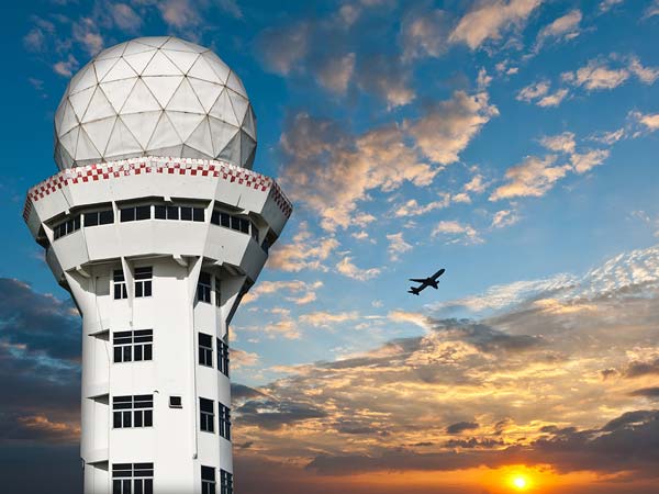  விமானங்கள் தரை இறக்கப்படுவது குறித்த சுவாரஸ்யத் தகவல்கள்!