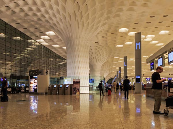 அதிக விமானங்களை கையாள்வதில் மும்பை விமான நிலையம் சாதனை!