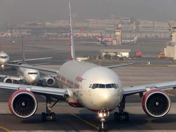 அதிக விமானங்களை கையாள்வதில் மும்பை விமான நிலையம் சாதனை!