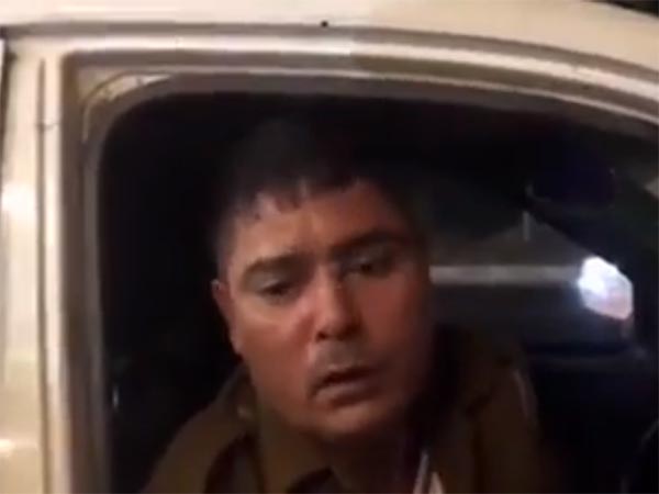 மது போதையில் காவலர்கள்... ஆப்பு வைத்த ராணுவ அதிகாரி..!!