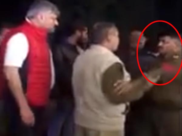 மது போதையில் காவலர்கள்... ஆப்பு வைத்த ராணுவ அதிகாரி..!!