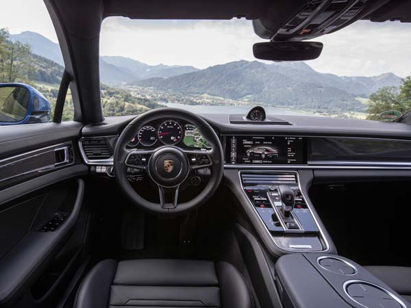 நடிகர துல்கர் சல்மான் கலெக்‌ஷனில் இடம்பிடித்த புதிய கார்..!!