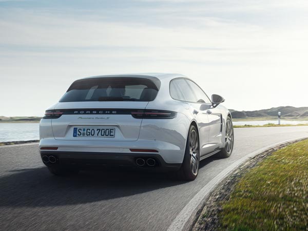 நடிகர துல்கர் சல்மான் கலெக்‌ஷனில் இடம்பிடித்த புதிய கார்..!!