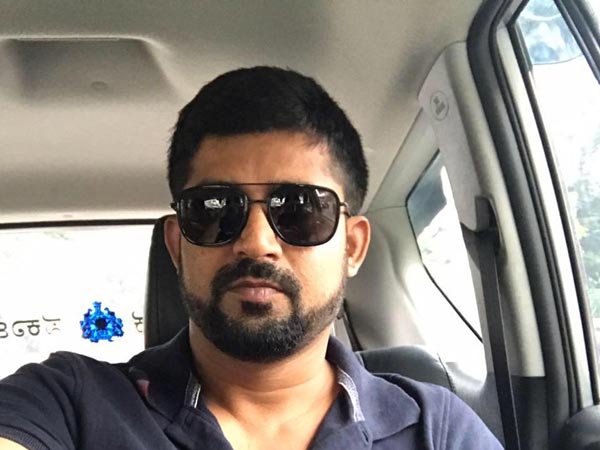 சாலையில் பேரிகேடுகளை உடைத்த எம்.பி மீது போலீஸார் வழக்கு..!!