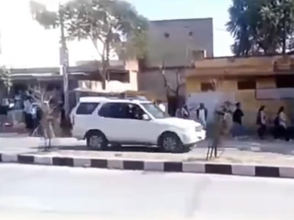 ஒன்றோடு ஒன்று மோதிக்கொண்ட முதலவர் கான்வாய் கார்கள்..!!