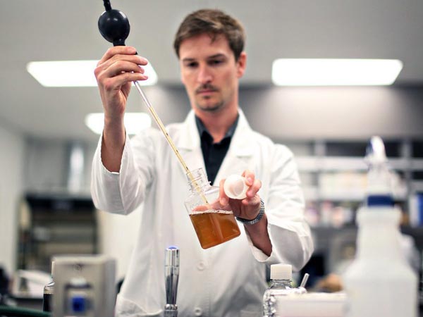 பெட்ரோல், டீசல் தேவையில்லை... இனி பீர் தான் எல்லாமே..!!