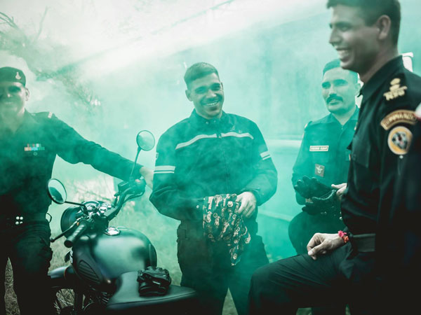 ராயல் என்ஃபீல்டு ஸ்டெல்த் பிளாக் 500- ஆன்லைனில் விற்பனைக்கு..!! 