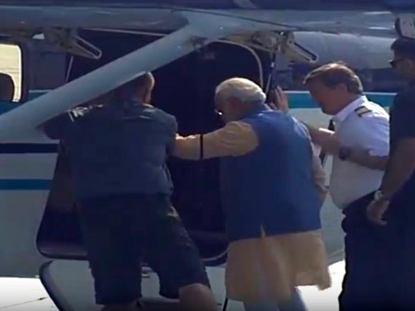 போலீஸ் தடையையும் மீறி கடல் விமானத்தில் பறந்த மோடி..!!