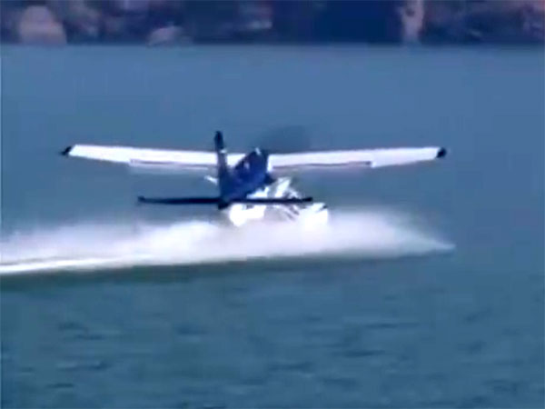 போலீஸ் தடையையும் மீறி கடல் விமானத்தில் பறந்த மோடி..!!