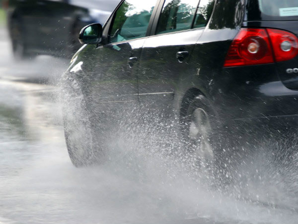 மழையில் நனையும் காரை பார்த்து இனி கவலை வேண்டாம்..!!