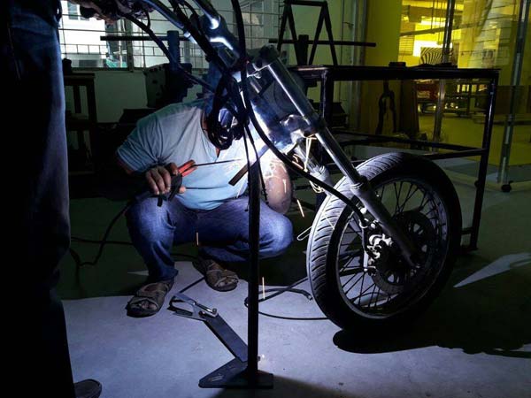 இந்தியாவின் முதல் எலக்ட்ரிக் சூப்பர் பைக்: அறிமுக விபரம்!