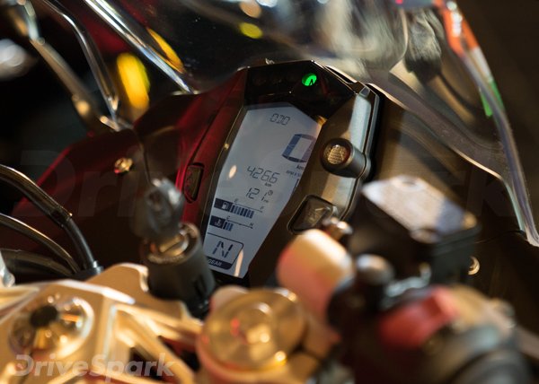 இன்ஸ்ட்ரூமென்ட் க்ளஸ்ட்டர்