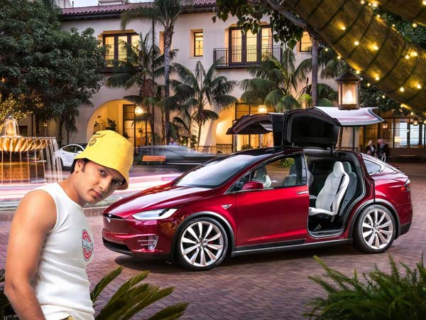 இந்தியாவின் 2வது டெஸ்லா காரை வாங்கினார் ’பாய்ஸ்’ ஜெனிலியா..!!