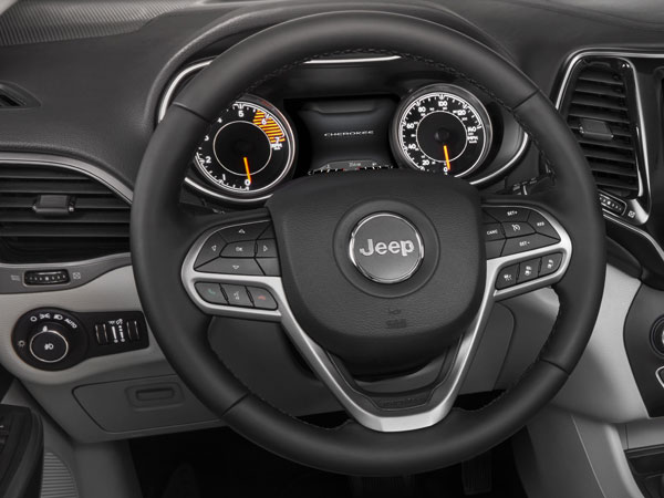 டெட்ராய்டு கண்காட்சியில் வெளியான ஜீப் செரோக்கி எஸ்யூவி கார்..!!