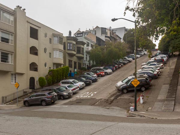 காரை சமதளத்தில் நிறுத்தலைனா இவ்வளவு பிரச்னைகள் வருமா? காரை சமதளத்தில் நிறுத்தலைனா இவ்வளவு பிரச்னைகள் வருமா?