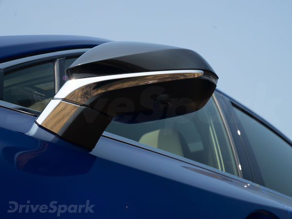 இந்தியாவில் லெக்சஸ் என்எக்ஸ் 300 ஹெச் கார் விற்பனைக்கு அறிமுகம்..!!