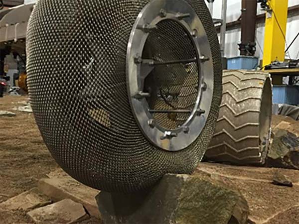 காற்றில்லாமல் இயங்கும் நாசாவின் புதுமையான டயர்..!!