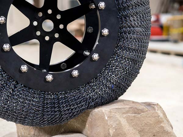 காற்றில்லாமல் இயங்கும் நாசாவின் புதுமையான டயர்..!!