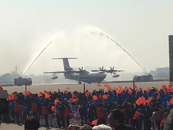 உலகின் மிகப்பெரிய விமானத்தின் சோதனை ஓட்டம் வெற்றி..!!