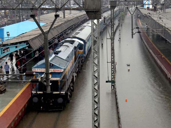 மும்பையை அடுத்து சென்னைக்கு வரும் புறநகர் ஏசி ரயில் சேவை..!!