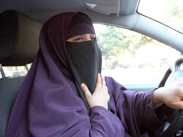 பெண்கள் வாகனம் ஓட்டுவதில் சவூதி அரேபிய அரசு புதிய உத்தரவு