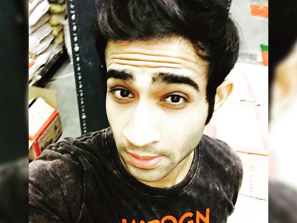 டிரெய்லர் லாரி அடியில் சிக்கி இளம் விமானி உயிரழப்பு..!!உயிர் வி