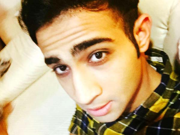 டிரெய்லர் லாரி அடியில் சிக்கி இளம் விமானி உயிரழப்பு..!!உயிர் வி